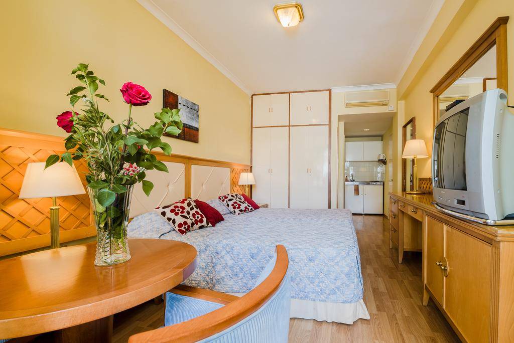 ESTELLA HOTEL APARTMENTS 3★