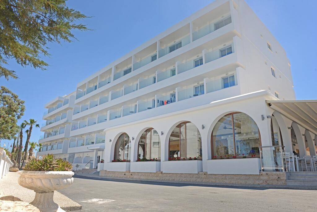 CHRYSTALLA HOTEL 3★