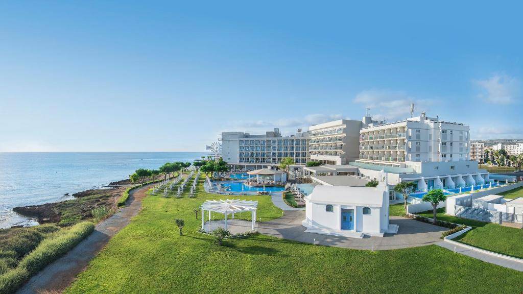 PERNERA BEACH HOTEL 4★