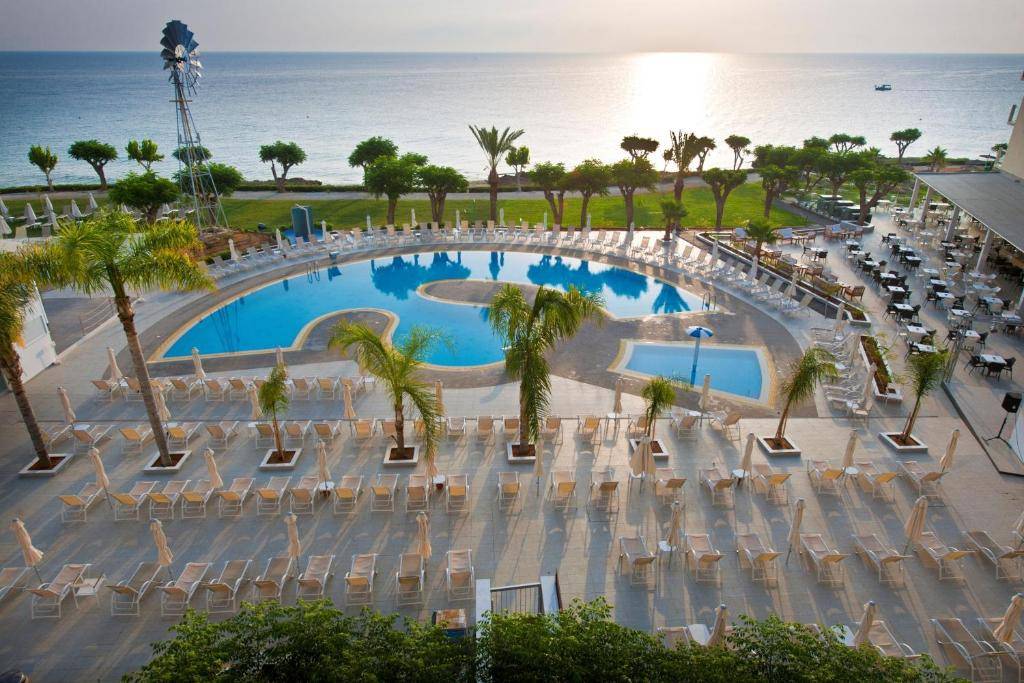 PERNERA BEACH HOTEL 4★