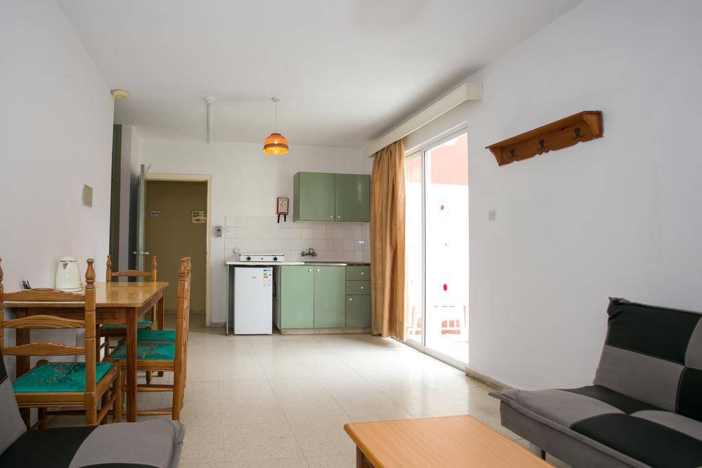 BARBARA ANNEX APTS 2★