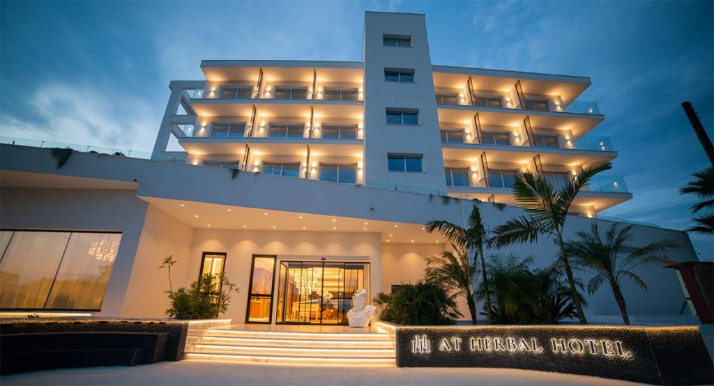 AT HERBAL BOUTIQUE HOTEL & SPA 4★