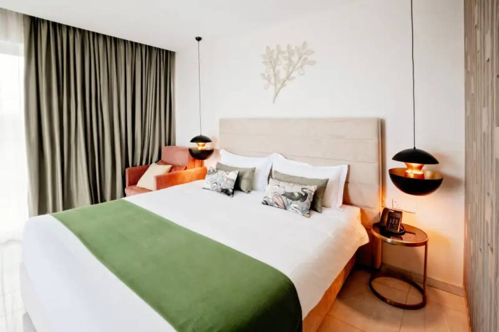 AT HERBAL BOUTIQUE HOTEL & SPA 4★