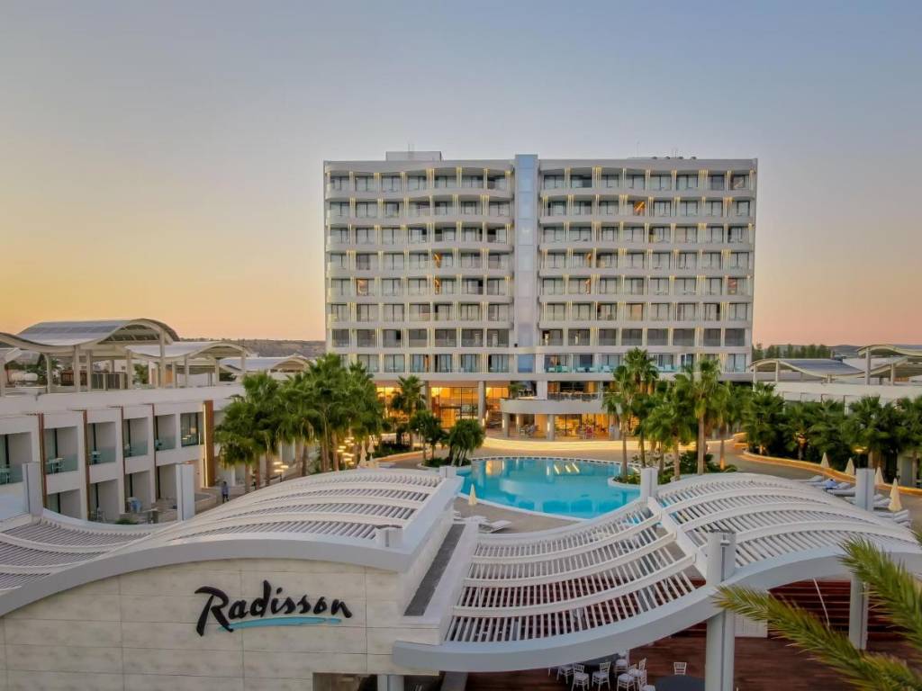 RADISSON BEACH RESORT LARNACA 5★