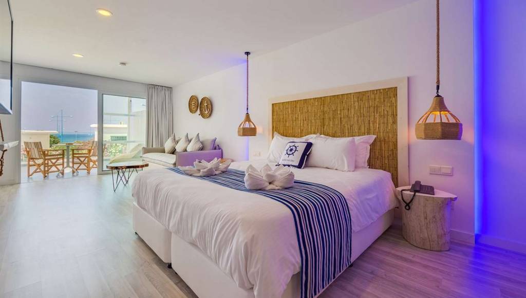 BLUE HARBOUR BOUTIQUE 3★