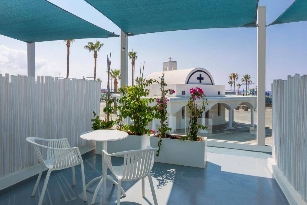 BLUE HARBOUR BOUTIQUE 3★