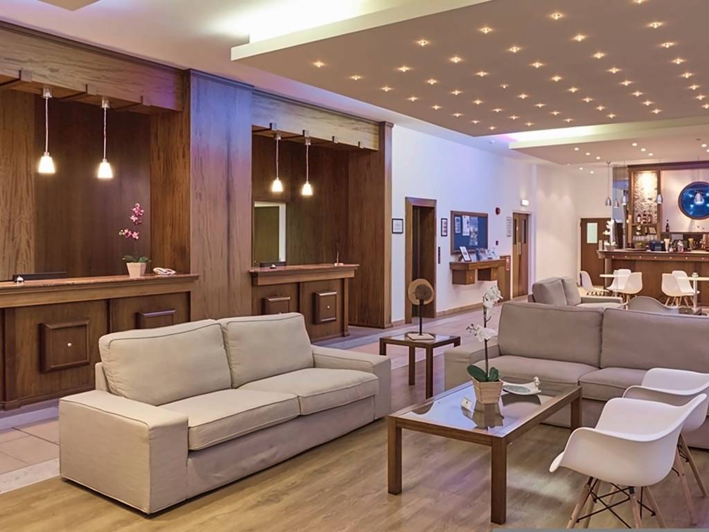 IRIS BEACH HOTEL 3 ★