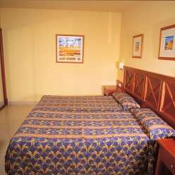 BRONCEMAR BEACH 3★