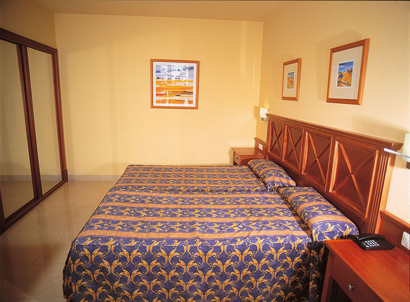 BRONCEMAR BEACH 3★