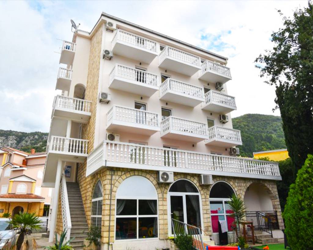 APARTMENTS JANA 3★