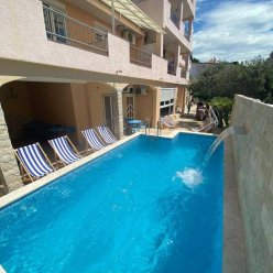 APARTMENTS ANDRIC 4★