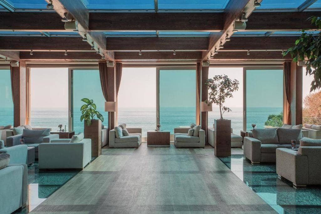 AVALA RESORT & VILLAS 4★