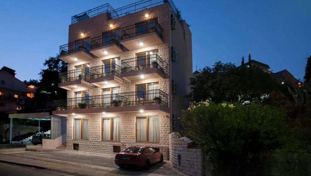 HOTEL TWELVE BY AYCON 4★