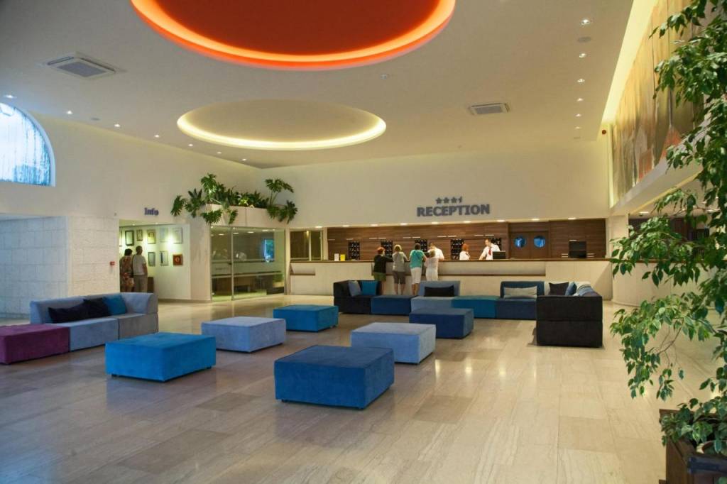 SLOVENSKA PLAZA HOTEL COMPLEX 3★