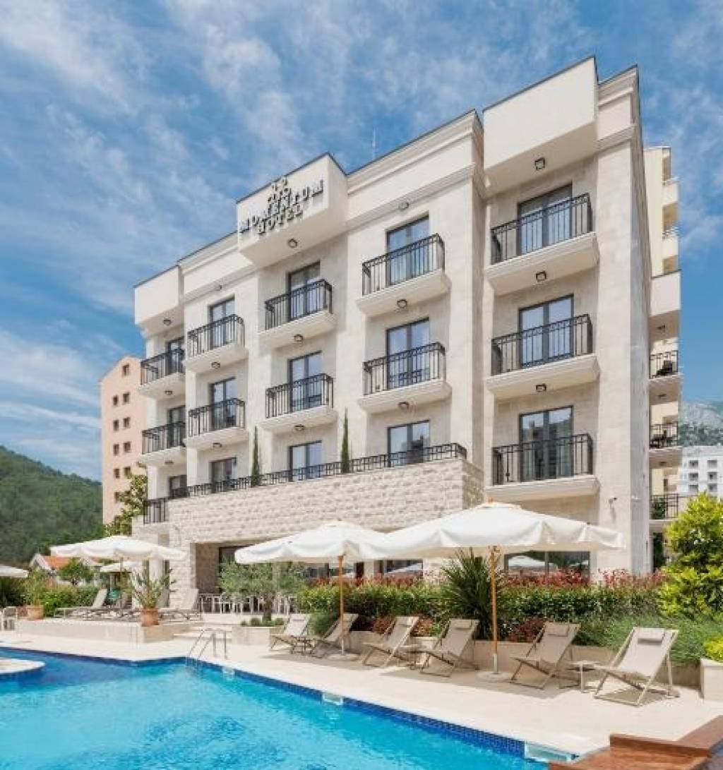 MOMENTUM BY AYCON BOUTIQUE HOTEL 4★