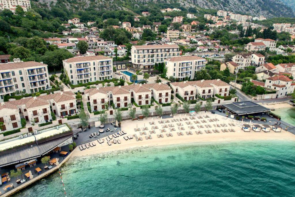 HUMA KOTOR BAY HOTEL & VILLAS 5★