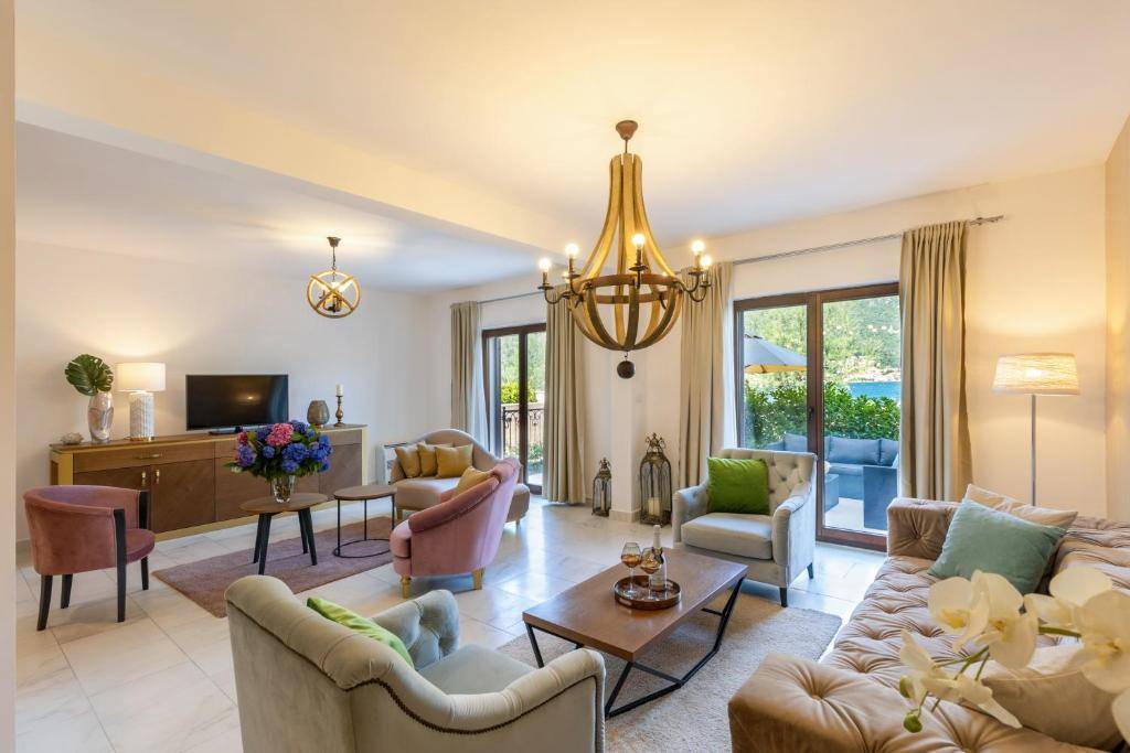 HUMA KOTOR BAY HOTEL & VILLAS 5★