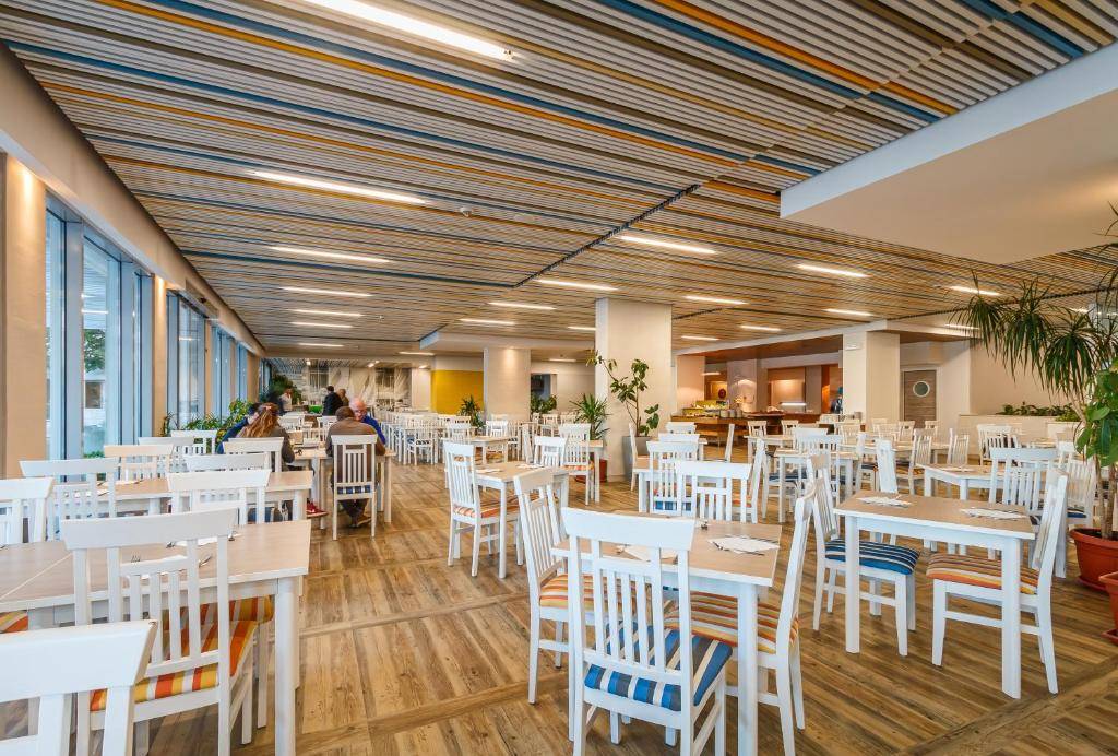 CARINE HOTEL DELFIN (EX.IBEROSTAR BIJELA DELFIN) 4★