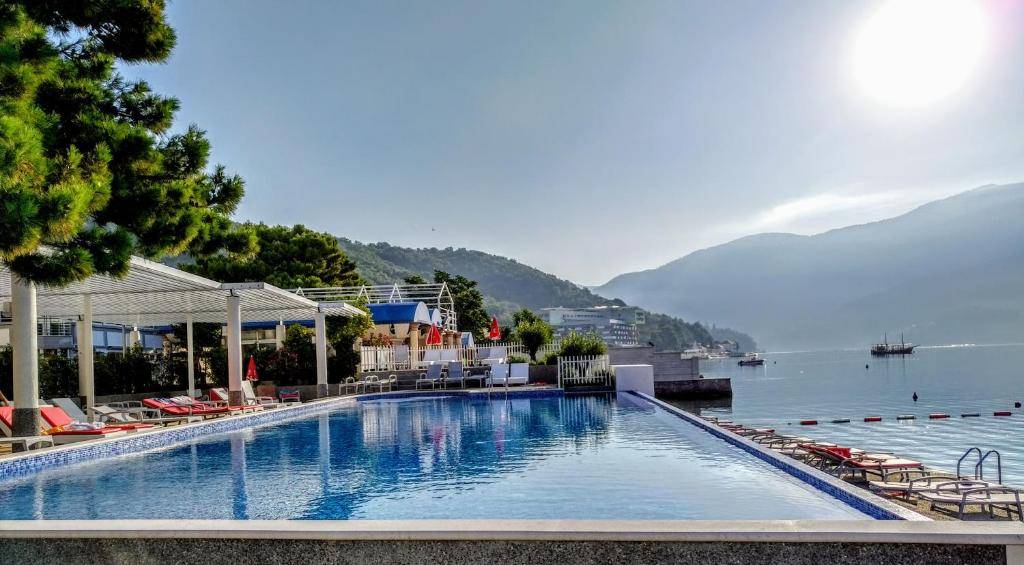 CARINE HOTEL DELFIN (EX.IBEROSTAR BIJELA DELFIN) 4★