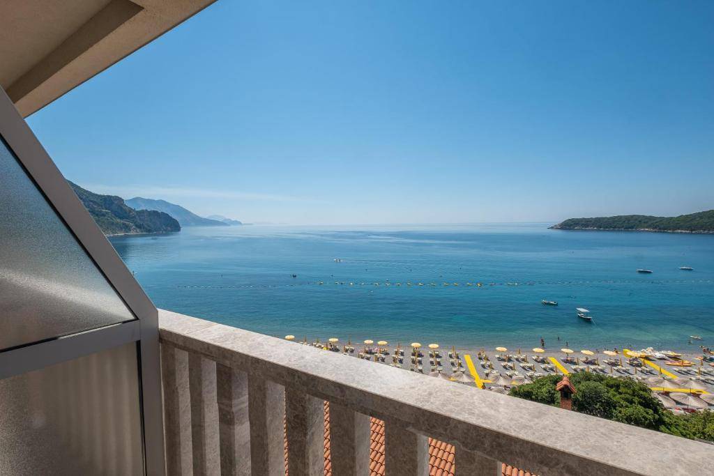 POSEIDON THE BEACH HOTEL 4★