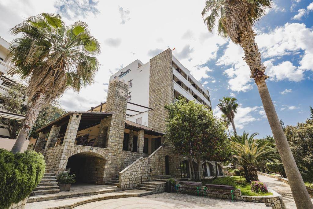 RUZA VJETROVA - WIND ROSE HOTEL RESORT 4★