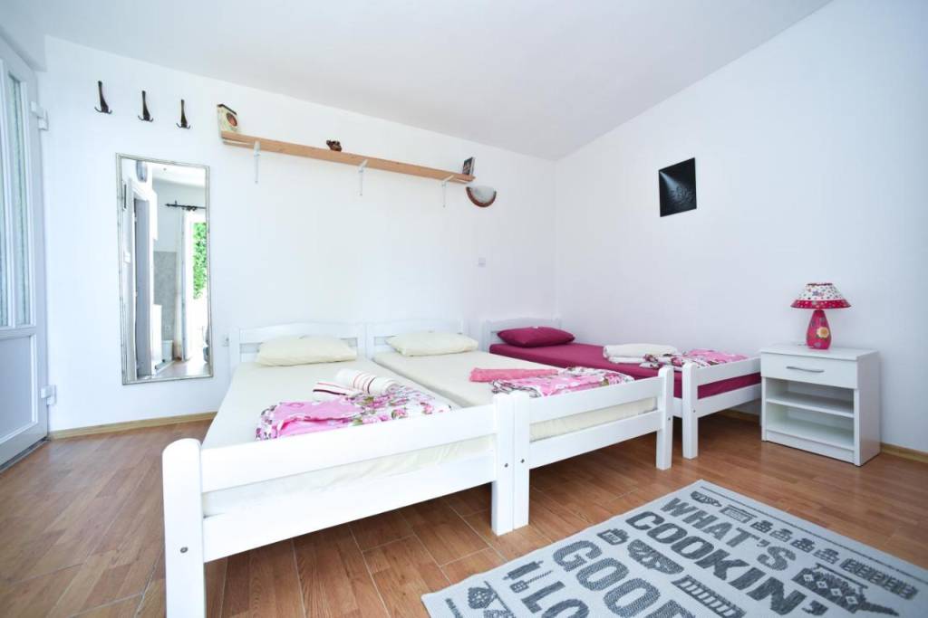 APARTMENTS ROOMS JOVANA 3★