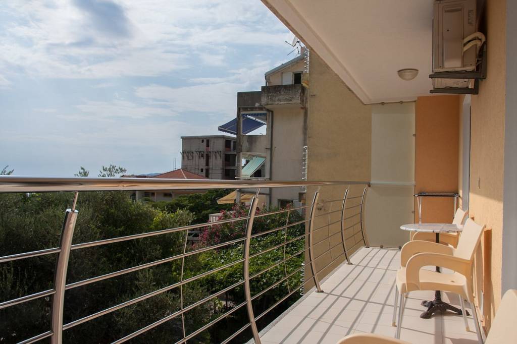 APARTMENTS SARA LUX 4★