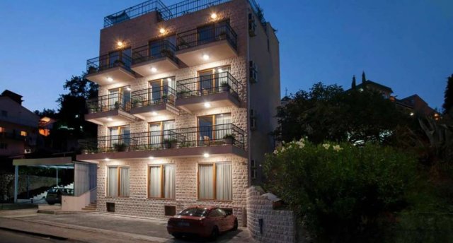 HOTEL TWELVE BY AYCON 4★