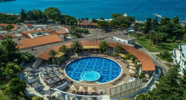 SLOVENSKA PLAZA HOTEL COMPLEX 3★