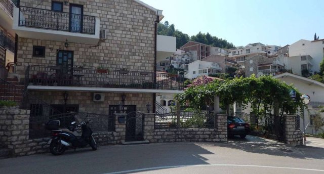 TEODORA APARTMENTS 3★