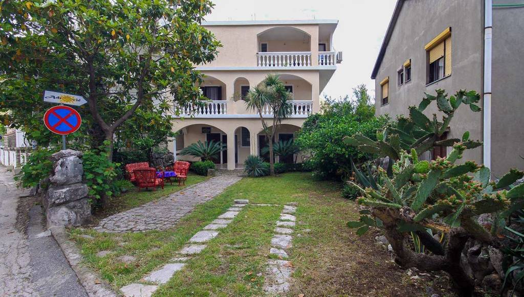 ADROVIC APARTMENTS 3★