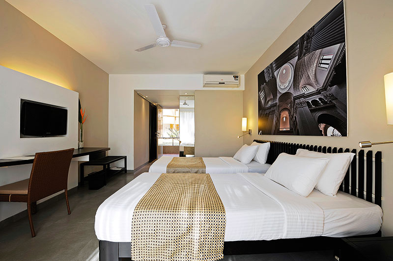 WHISPERING PALMS BEACH RESORT 4★