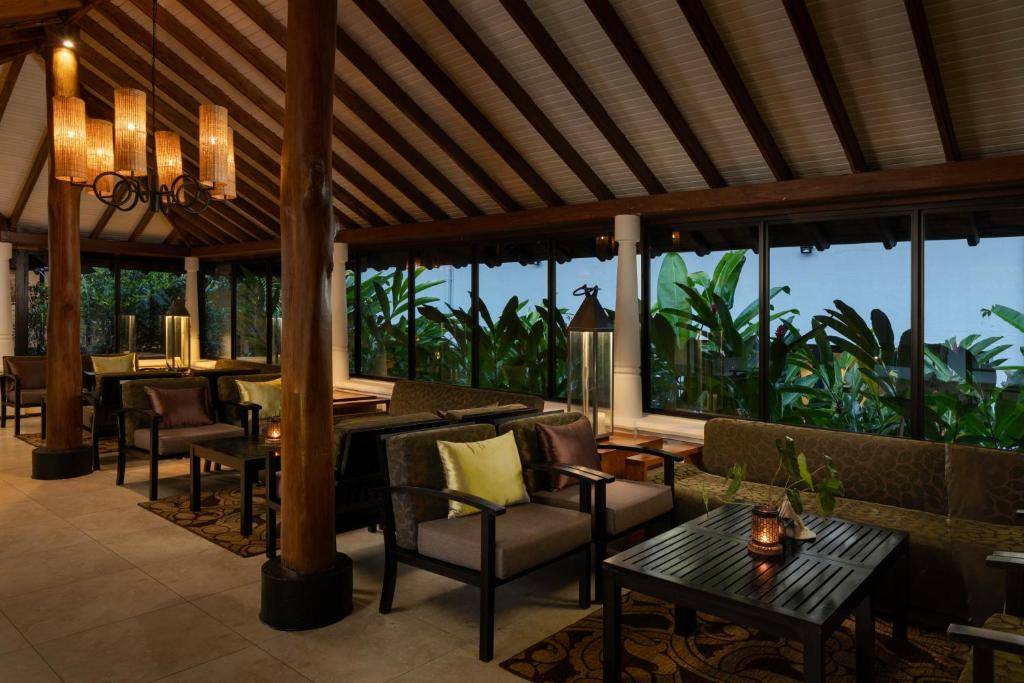 EKHO SURF HOTEL 4★