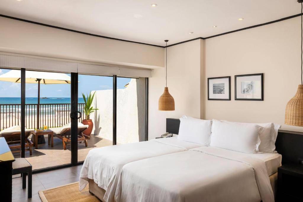 EKHO SURF HOTEL 4★