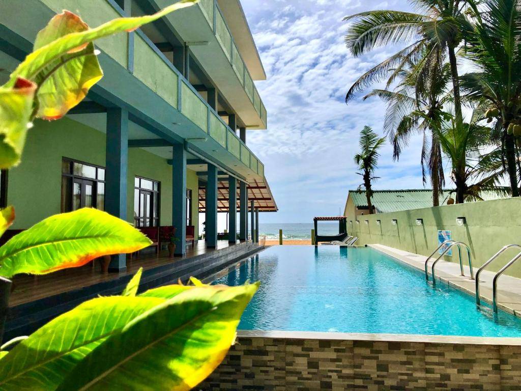 SERENADE BEACH HOTEL 3★