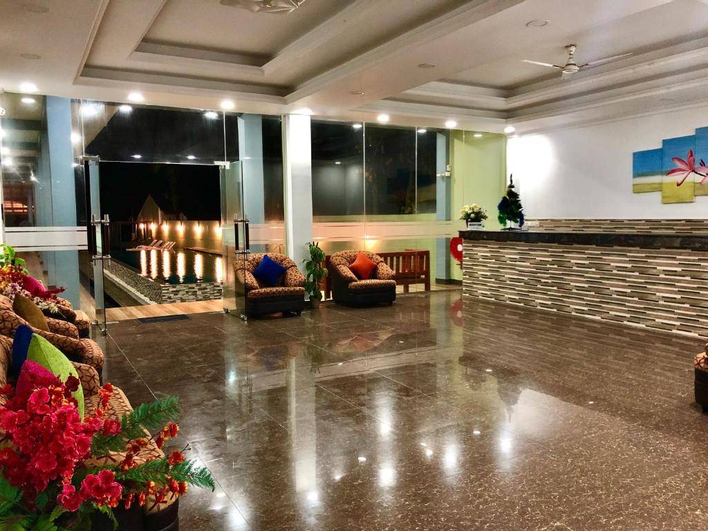 SERENADE BEACH HOTEL 3★