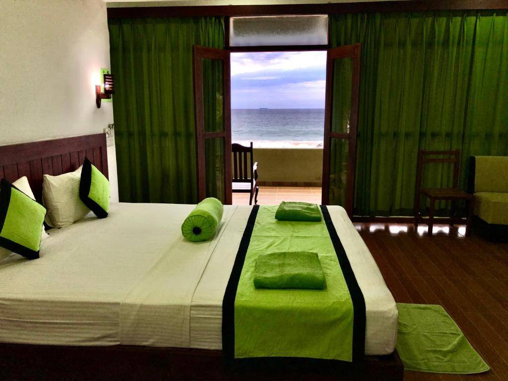 SERENADE BEACH HOTEL 3★