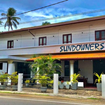 SUNDOWNERS HOTEL 3★