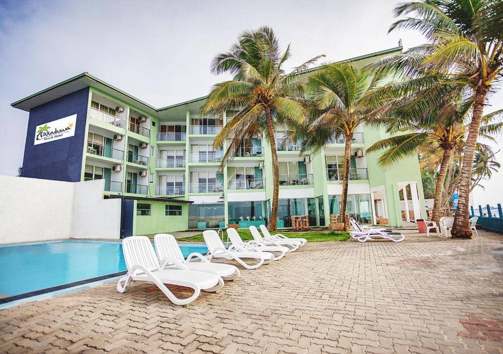 HIKKADUWA BEACH HOTEL 3★
