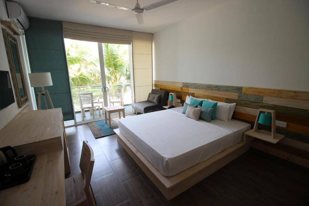 HIKKADUWA BEACH HOTEL 3★