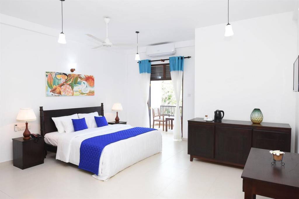 BLUE SPRING HOTEL 3★