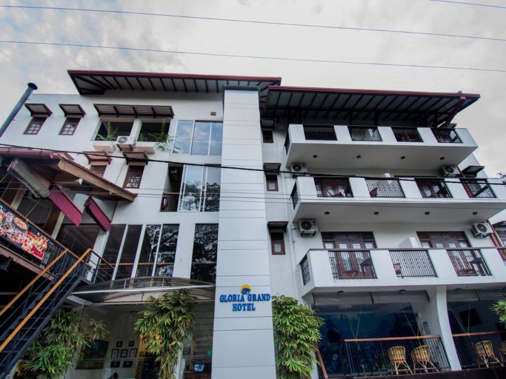 GLORIA GRAND HOTEL 3★