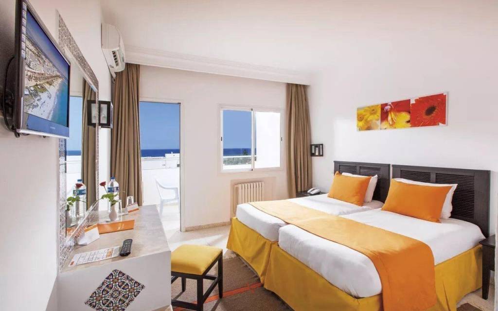 CLUB HOTEL TROPICANA & SPA 3★