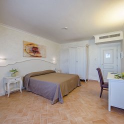 RELAIS MASSERIA CASELLI 4★