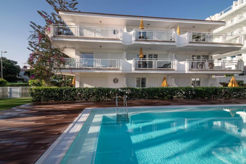 APARTAMENTOS MONTEMAYOR 1★