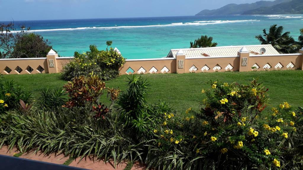 AU FOND DE MER VIEW 2★