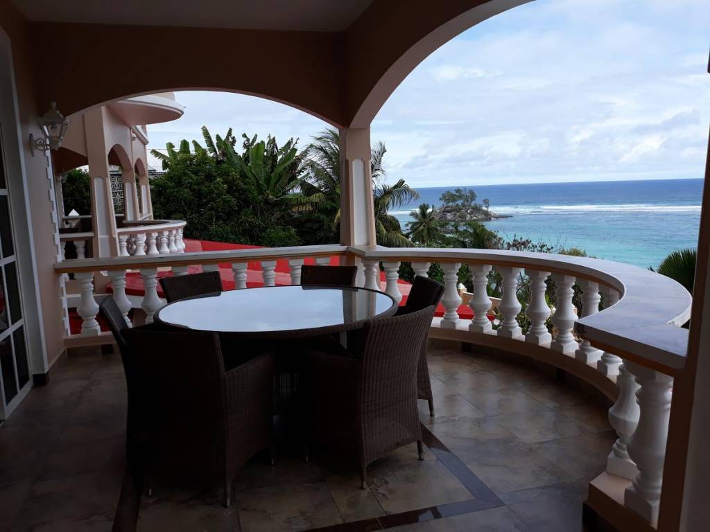 AU FOND DE MER VIEW 2★