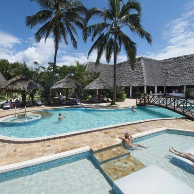 UROA BAY BEACH RESORT 5★