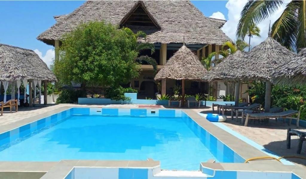 MAMBO BEACH VILLAS 4★