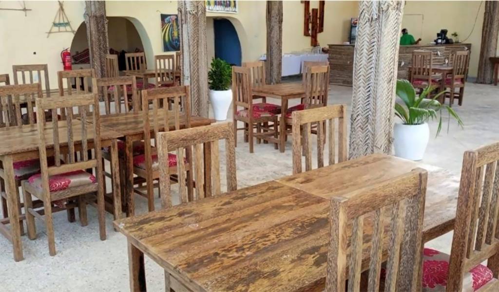 MAMBO BEACH VILLAS 4★